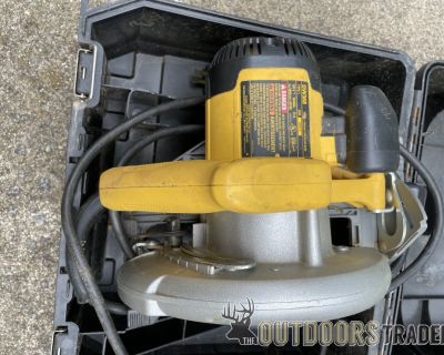 FS DEWALT DW 368 CIRCULAR SAW IN LIKE NEW CONDITION