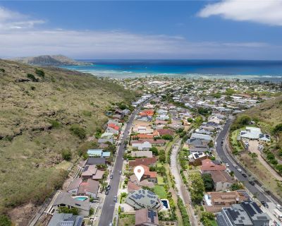 4 Bedroom 2BA 2984 ft Single Family Home For Sale in Honolulu, HI