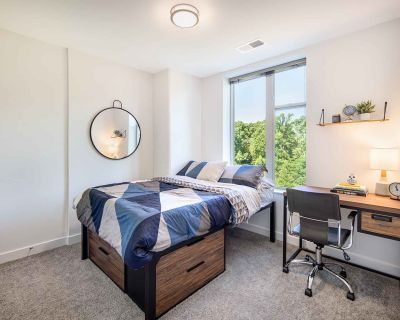 D5 - Private Room - Private Bath (4 Bed - 4 Bath) - A (Has an Apartment). Room in the 1 Bedroom...