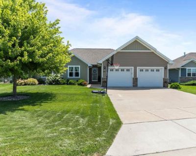 3 Bedroom 3BA 2740 ft Single Family Home For Sale in MENASHA, WI