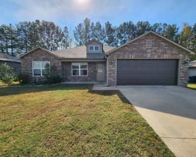 3 Bedroom 2BA 1481 ft Pet-Friendly Apartment For Rent in Cabot, AR