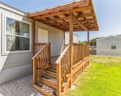 3 Bedroom 2BA 1030 ft Apartment For Rent in Granite Shoals, TX