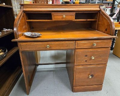 LAUREL LAKE GARAGE SALE STORE