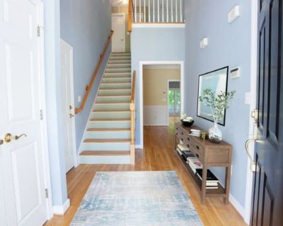 2 Bedroom 4BA 1736 ft Single Family Home For Sale in SIMSBURY, CT