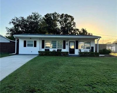 2 Bedroom 1BA 1295 ft Furnished Apartment For Rent in Vero Beach South, FL