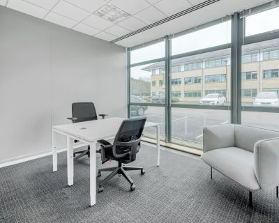 Private office space for 2 persons in Skypark Atrium