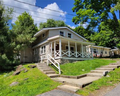 2 Bedroom 1BA 1400 ft Condo For Rent in Montrose, NY