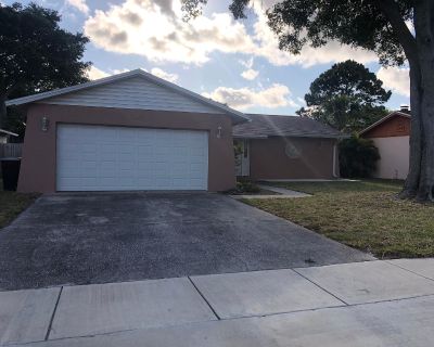 2 Bedroom 2BA 1120 ft Pet-Friendly Single Family Home For Rent in Clearwater, FL