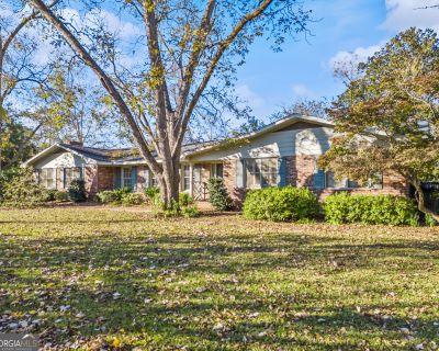 4 Bedroom 4BA 3753 ft Single Family House For Sale in Fitzgerald, GA