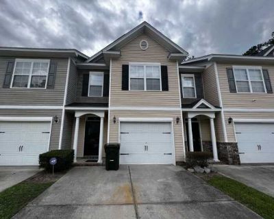 3 Bedroom 2.5BA 1577 ft Pet-Friendly Apartment For Rent in Berkeley County, SC