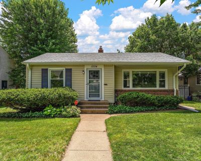 4 Bedroom 2BA 2150 ft Single Family House For Sale in Saint Paul, MN