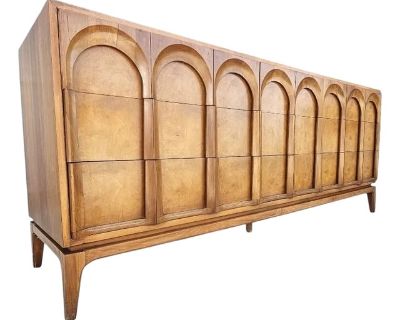 1960s Thomasville Sculptural 'Arched' 9 Drawer Dresser Walnut, Olive Burl Mid Century