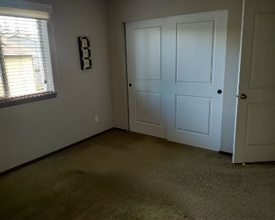 Total rooms: 4. Deposit: $1,500.00 * Utilities included?: Yes * Fees apply?: No. References required. No preference. Non-smoking. Couples are welcome. Age preference: 21. Furnishings: Unfurnished * Parking: Yes * Garage: No * Yard/patio: Yes * Balcony/roof terrace: No * Disabled access: No * Living room: shared * Broadband included: Yes. Availability Available Now Minimum term 3 months Maximum ...