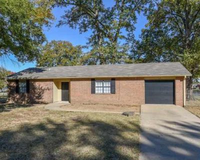 101 Adirondack Lane. image_url. Dishwasher Garage Walk in closets Bathtub Oven Unit Amenities bathtub dishwasher oven walk in closets Property Amenities parking garage. 3 Bedroom. 1.5 Bathroom. 1350 ft