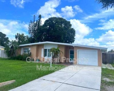 4 Bedroom 2BA 1540 ft Furnished Pet-Friendly House For Rent in Venice Gardens, FL