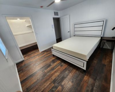 Minimum stay: 12 months. Deposit: 895. Bills included. Age preference: 21 - 70. Available for students. AVAILABLE NOW! MUST SEE! Ropers welcome! Furnished, Private Room (210 sq ft) in upgraded 3bed/1bath house (1,650 sq ft). Shared bathroom, kitchen and living areas. Bedroom furnishings include queen bed with mattress, side table and generous closet/storage space. Room has bonus section for off...