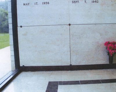 MAUSOLEUM CRYPT @ YOAKUM RESTLAND MEMORIAL PARK ONLY $3100