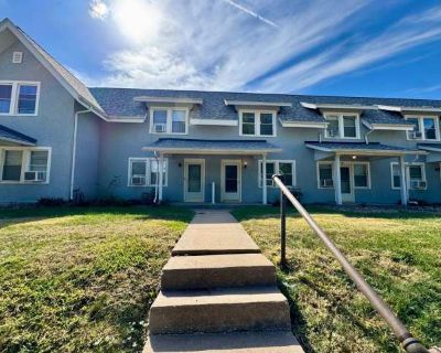 2 Bedroom 1BA 1200 ft Pet-Friendly Apartment For Rent in Moline, IL