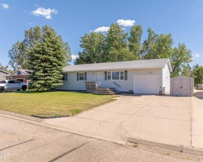 4 Bedroom 2BA 2016 ft Single Family Home For Sale in LINCOLN, ND