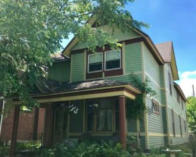 2 Bedroom 1BA 935 ft Pet-Friendly Apartment For Rent in Minneapolis, MN
