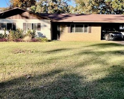 3 Bedroom 1BA 1277 ft Single Family House For Sale in Jackson, MS