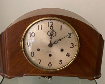 Antique Seth Thomas Mantle Clock w/ Key