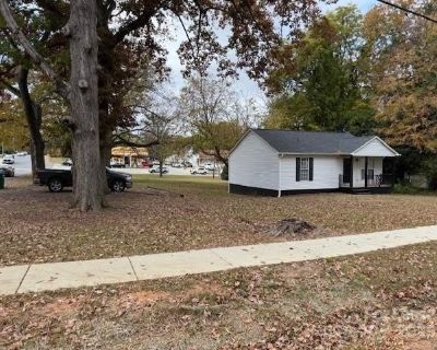 313 N Providence Street. image_url. Patio / balcony Parking Recently renovated Range Oven Refrigerator Unit Amenities oven patio / balcony range refrigerator recently renovated Property Amenities parking. 2 Bedroom. 2 Bathroom. 893 ft