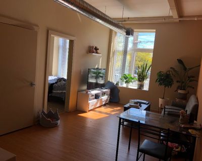 (Euclid Ave) -Sublease on Special Price for 2B/2B Apt with a Garage & W/D in Unit
