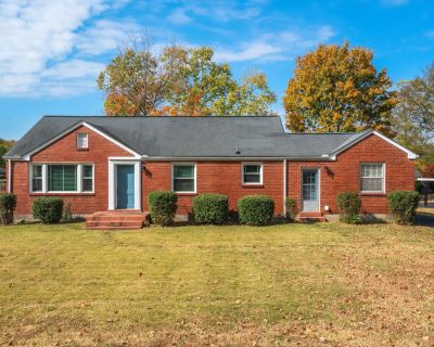 3 Bedroom 1BA 1300 ft Apartment For Rent in Nashville, TN