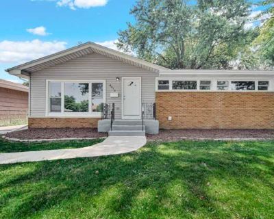 4 Bedroom 2.5BA 2412 ft Pet-Friendly Apartment For Rent in Munster, IN