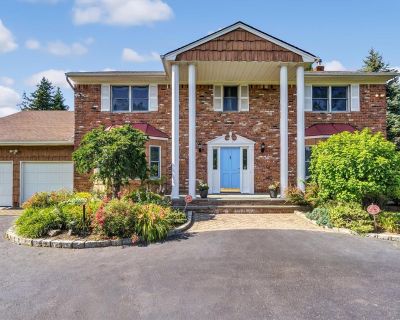 5 Bedroom 3BA 3879 ft Single Family House For Sale in Woodbury, NY