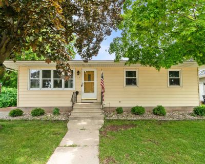 3 Bedroom 1BA 1750 ft Single Family House For Sale in Oshkosh, WI