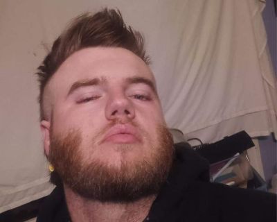 Dee - Needs an Apartment on iROOMit or a Room