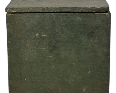Vintage Primitive Folk Art Wood Box in Hunter Green With Hinged Lid Box