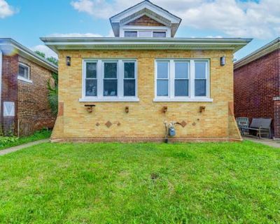 3 Bedroom 3BA 1884 ft Single Family Home For Sale in CHICAGO, IL