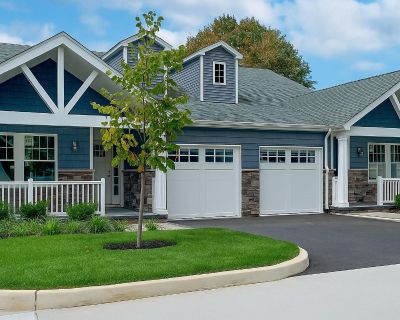 2 Bedroom 2BA 1600 ft Condo For Sale in Bohemia, NY