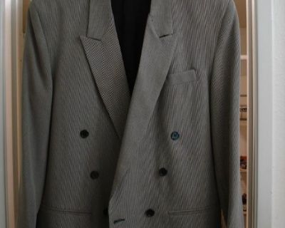 MEN'S NICE DOUBLED BREASTED SPORTS COAT ~ LIKE NEW 42R !