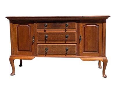 Vintage Oak Sideboard Buffet With Queen Anne Legs & Brass Hardware, 1950s