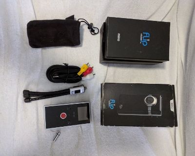 Flip Mino F360B PSV-460 2GB Pocket Digital Camcorder Video Camera w/Cables