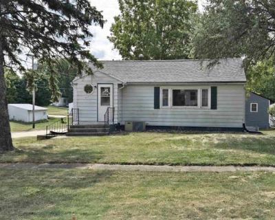 3 Bedroom 2BA 922 ft Single Family Home For Sale in STRAWBERRY POINT, IA