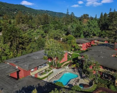2 Bedroom 2BA 1114 ft Pet-Friendly Apartment For Rent in Los Gatos, CA