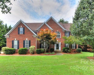 4 Bedroom 3BA 3332 ft Single Family Home For Sale in Matthews, NC