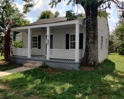 3 Bedroom 1BA 807 ft Apartment For Rent in Petersburg, VA