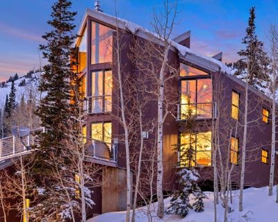 4 Bedroom 4BA 3052 ft Duplex For Sale in ALTA, UT