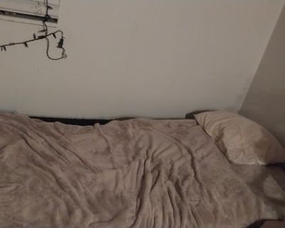 Alexzandrea Jones (Has an Apartment) on iROOMit. Room in the 2 Bedroom...