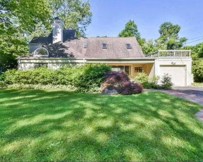 12 Chadwick Rd. Renovated expanded ranch in the heart of Great Neck. House features formal dining room, living room, family room, eat in kitchen, 5 bedrooms, 3.5 bath, large landscaped backyard and more ! Centrally located to all, including school, house of worship, and shopping area.. 5 Bedroom. 3.5 Bathroom. 2528 ft