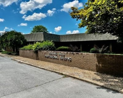 825 ft Commercial Property For Rent in Fayetteville, AR