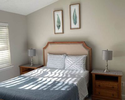 Available on: november 15. Furnished. Parking available * Internet included * Students welcome Jared will require background checks for this room Learn more. Utilities included in rent. Newly renovated townhouse with new carpet just installed. I am renting out the one of the upstairs bedrooms. It is furnished and has a shared bathroom. The property is very close to rivergate shopping center. In...