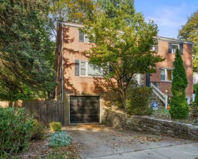 Furnished Rental in Shadyside. You'll enjoy Pittsburgh's cool historic buildings, diehard sports fans and laid-back attitude. In unit laundry Patio / balcony Dishwasher Pet friendly Garage Stainless steel Unit Amenities air conditioning dishwasher furnished in unit laundry microwave patio / balcony range refrigerator stainless steel Property Amenities on-site laundry parking garage internet acc...