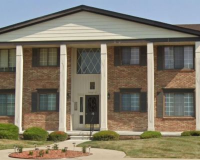 2 Bedroom 1BA 871 ft Condo For Sale in St. Clair Shores, MI